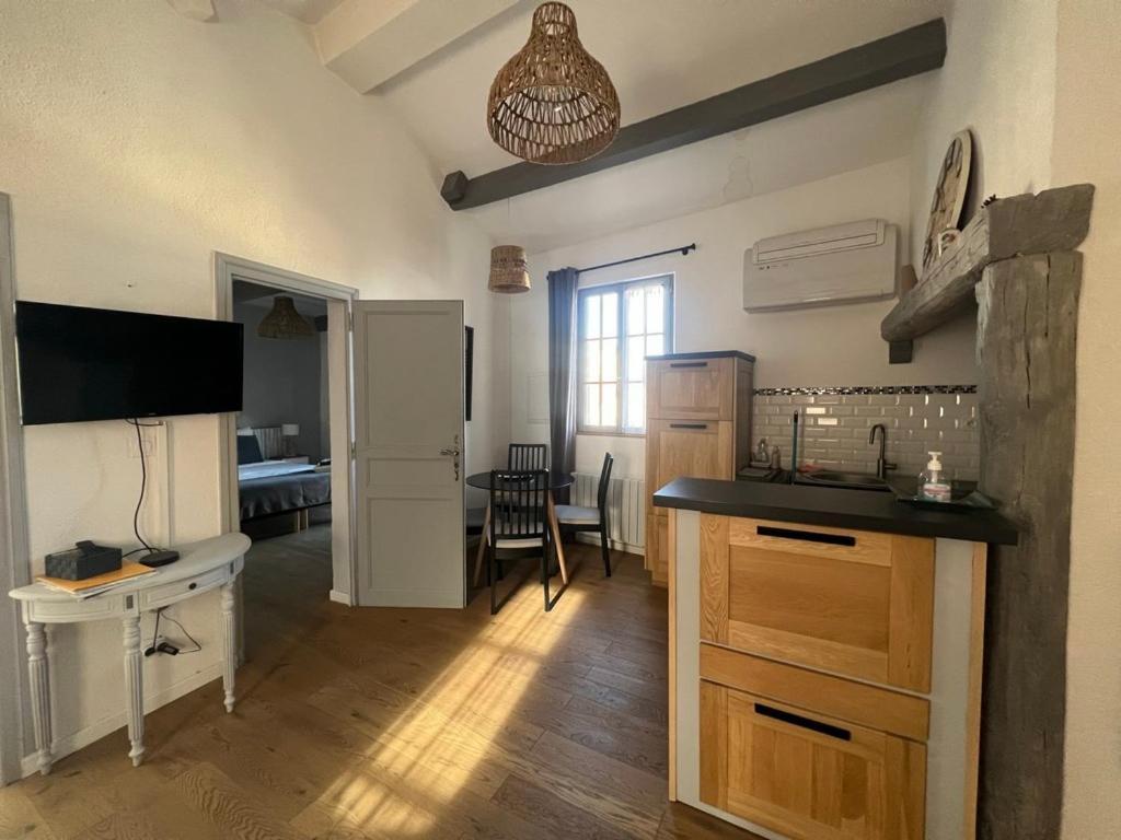 Appartement A 50 M De La Place Aux Herbes Uzès Exteriör bild