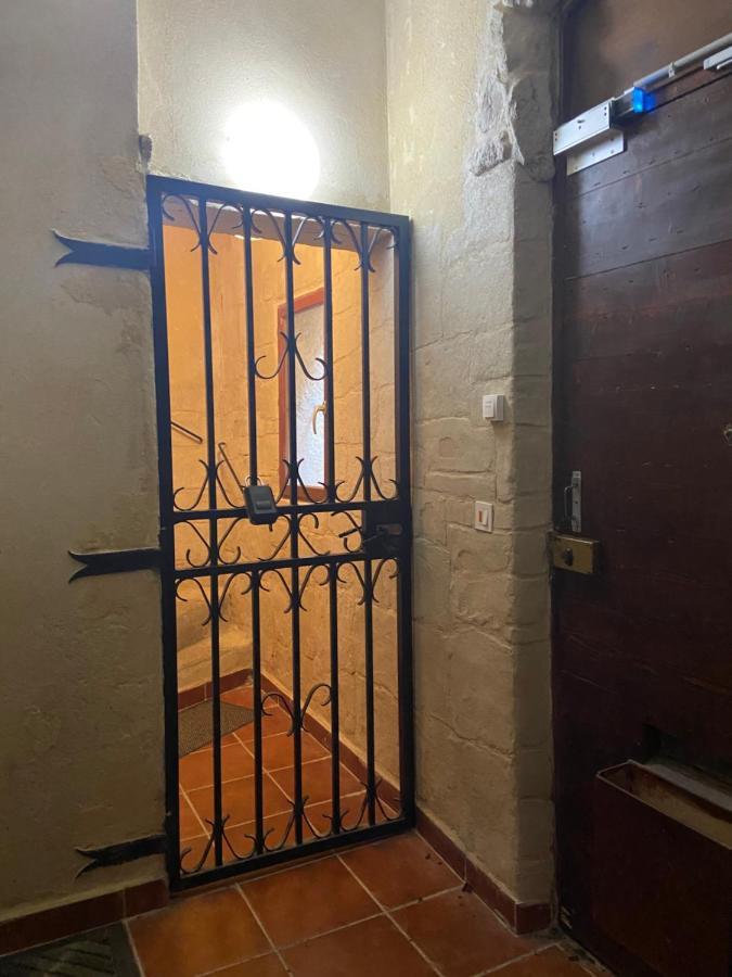 Appartement A 50 M De La Place Aux Herbes Uzès Exteriör bild
