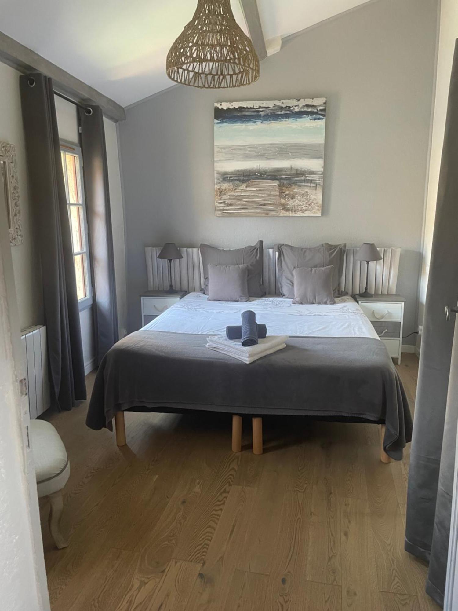 Appartement A 50 M De La Place Aux Herbes Uzès Exteriör bild