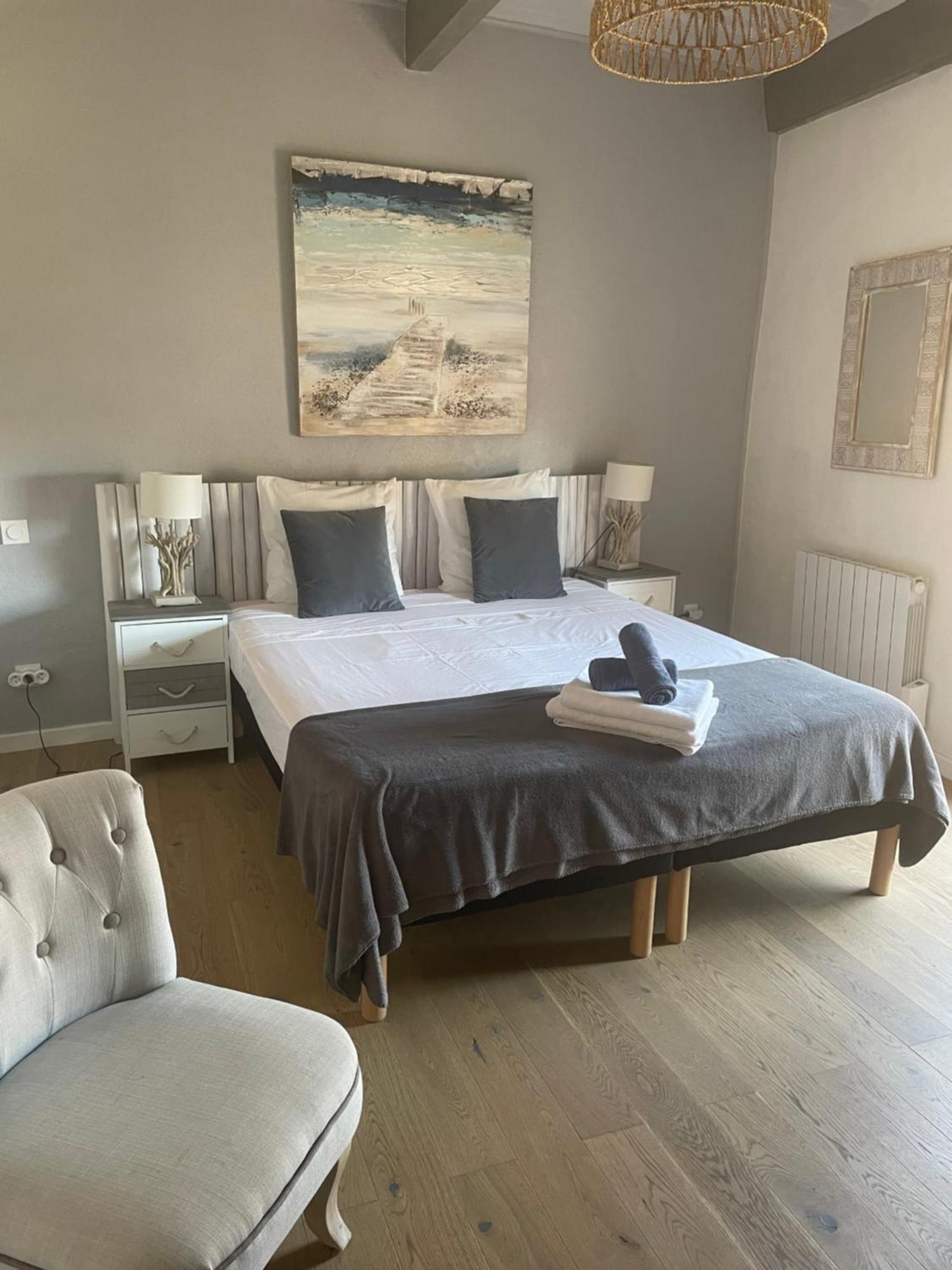 Appartement A 50 M De La Place Aux Herbes Uzès Exteriör bild